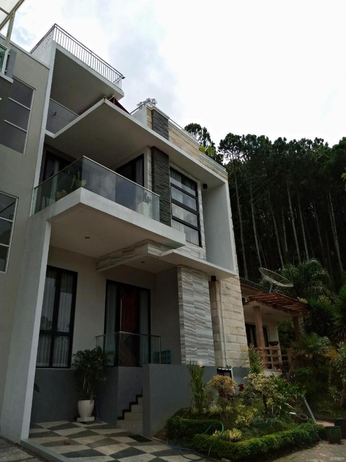 Villa Valencia Batu  Exterior photo