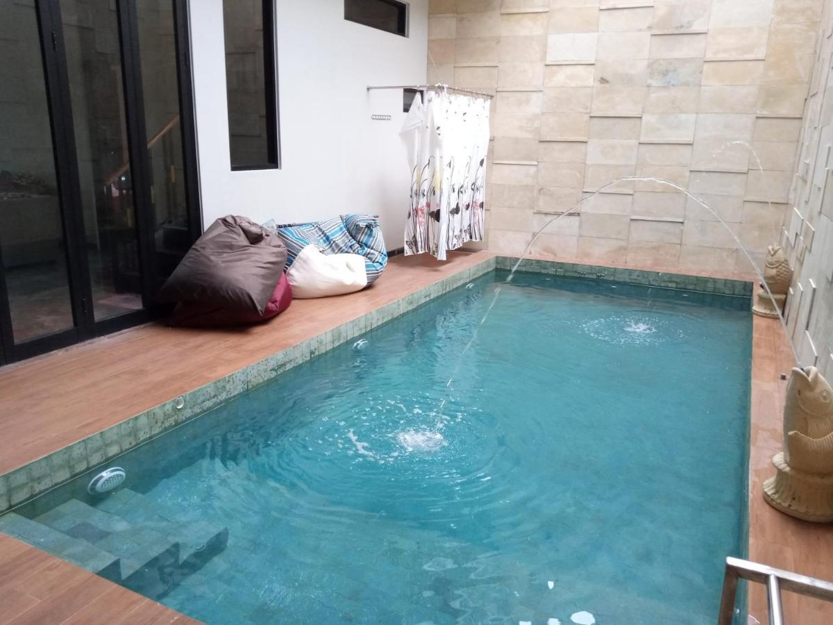 Villa Valencia Batu  Exterior photo
